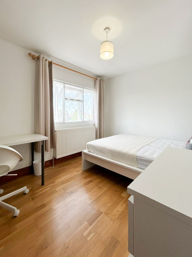 Fully Furnished Room in Modern House Main Photo