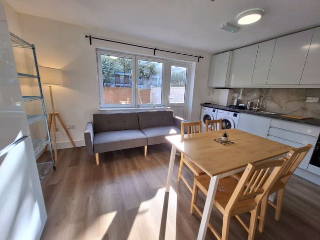 Brand New Ensuite-rooms - roman road Main Photo