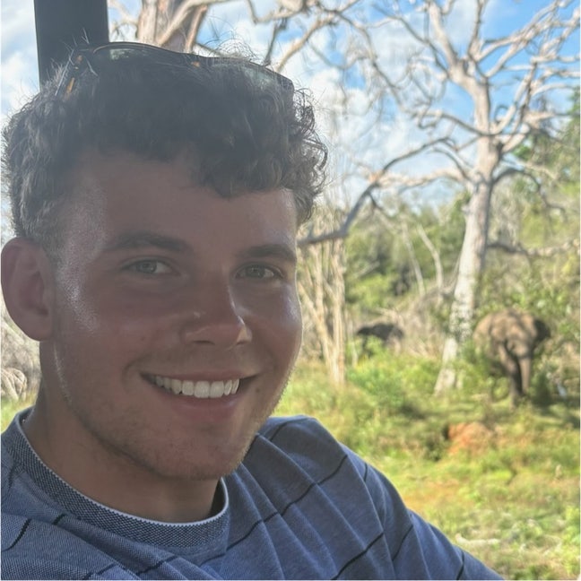 25 year old professional looking for room  Main Photo