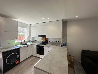 New 2 Bed House! Garden & Parking! Canary Wharf Main Photo