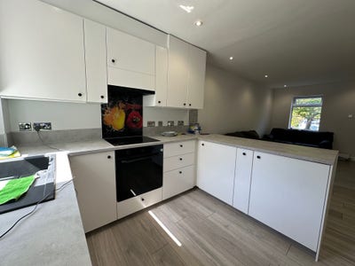 New 2 Bed House! Garden & Parking! Canary Wharf Main Photo