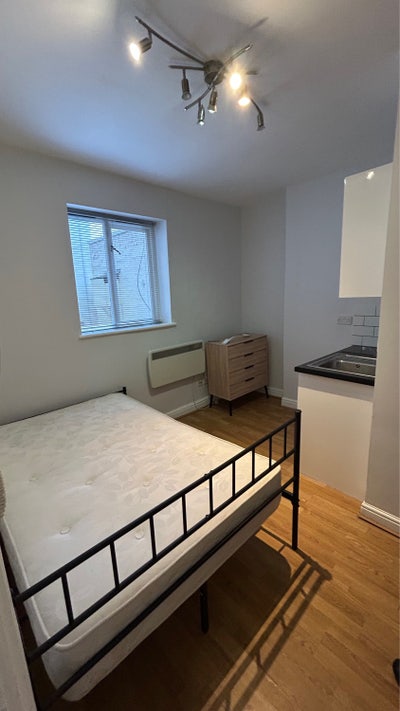 Studio 3min walk away from Hyde Park  Main Photo