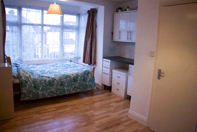 Large DBL ensuite - Great transport links Main Photo