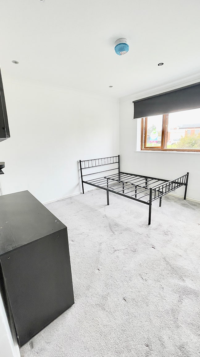 Spacious Modern Ground Floor Double- Bills Incl Main Photo