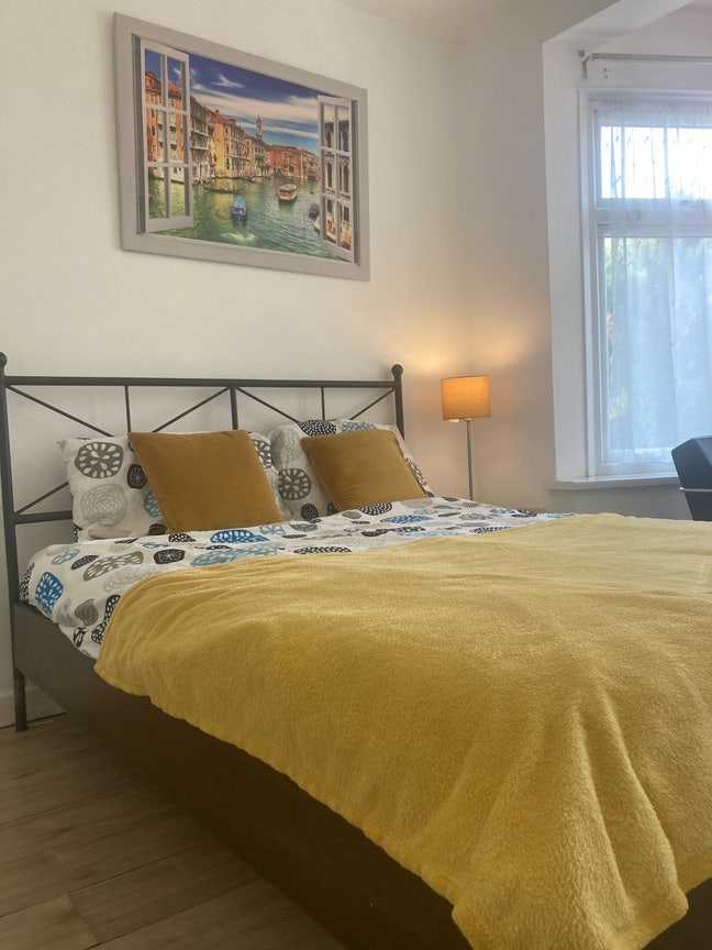 Double room 9 mins walk Hanger lane & Park Royal S Main Photo