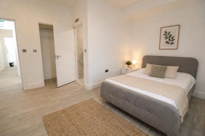 2 Rooms | 5 min Woolwich | Ensuite + Balcony 🌆 Main Photo