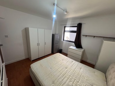 Amazing double rooms in IG11 9TN Main Photo