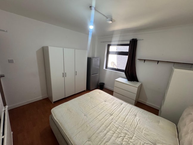 Amazing double rooms in IG11 9TN Main Photo