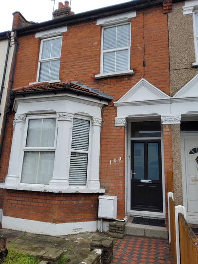 Spacious 4 Bed House in Wood Green – Available Now Main Photo