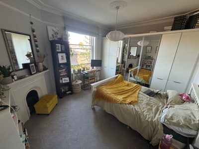 Spacious double room by Chiswick Park Main Photo