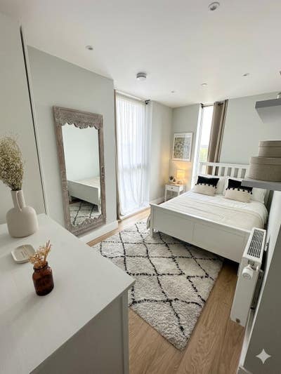 Double Room in Bright, Modern Flat (6 months) Main Photo