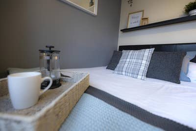 En-suite Room in a well maintained house share  Main Photo