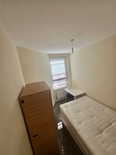 Double  Room Available - Hammersmith Main Photo