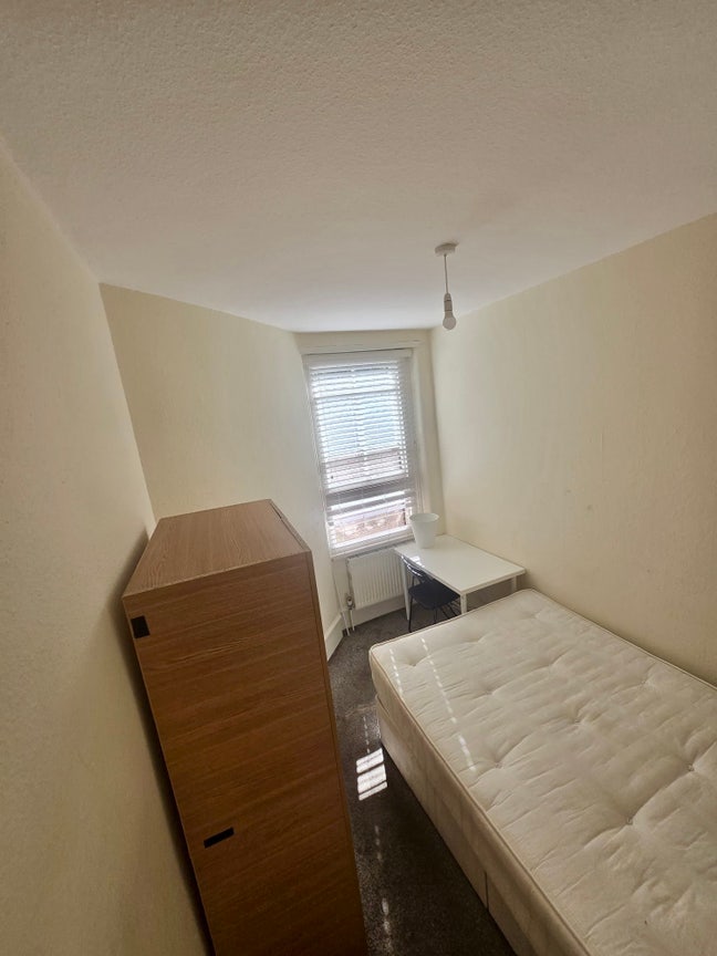 Double  Room Available - Hammersmith Main Photo