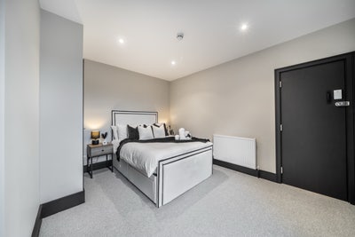 🤩 Stunning Suites |📍Prime Location | Yours Now! 📞 Main Photo