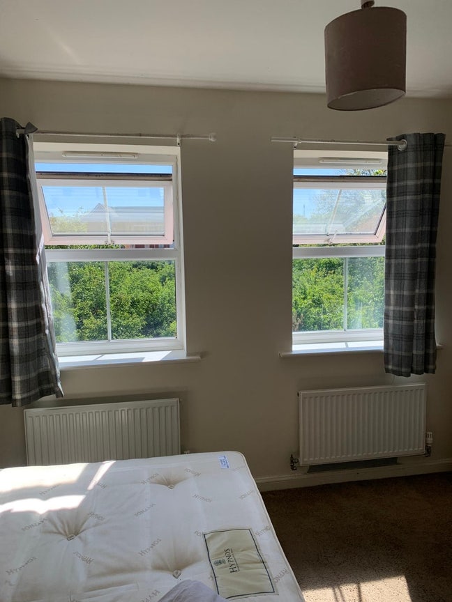 Large double room in nice area  Main Photo