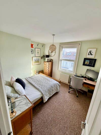 Double furnished room in friendly Hove home Main Photo