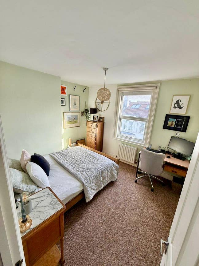 Double furnished room in friendly Hove home Main Photo
