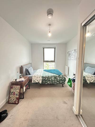 2 Double Bedrooms | Modern 3 bed flat | <1min Tube Main Photo