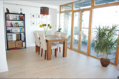 2 Bed Flat, 2 Bath, Western Beach Apartments, E16 Main Photo