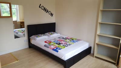 3 Bed Flat N4 | 5 Min Manor House Tube | &pound;2400 Pcm Main Photo