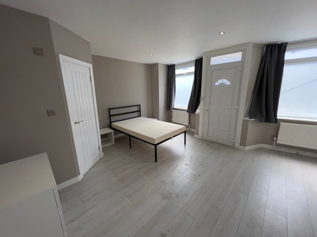 Studio - Burnley Town Centre 50% OFF First Month Main Photo