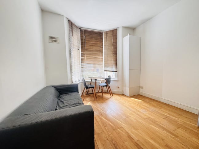 Modern 1Bed Available Now Hollydale Rd NunheadSE15 Main Photo