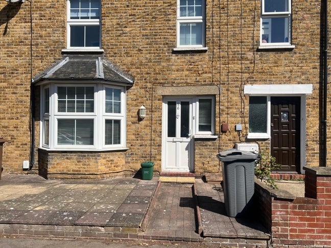 Double Room Female House Available NOW to let! Main Photo