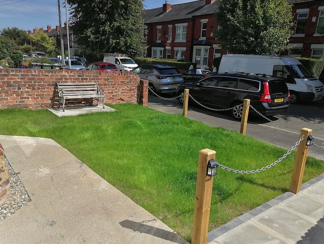 Sybil the Squirrel will welcome you home at night Main Photo