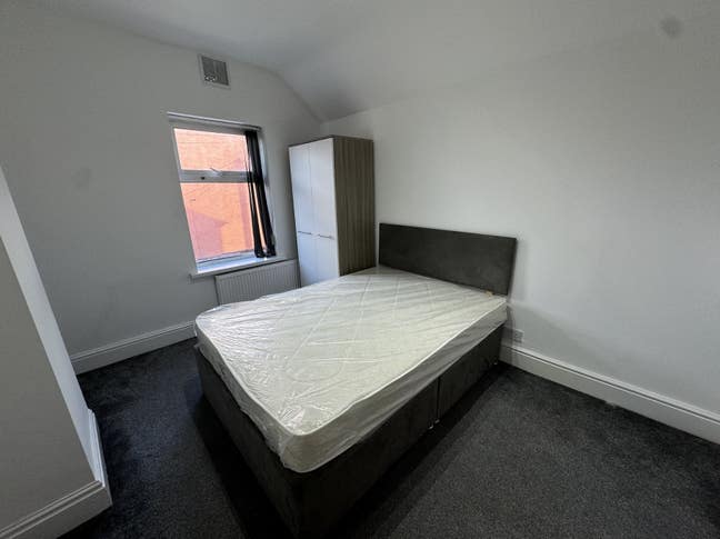 Double En-Suite Room to Rent Ravensworth Road, DN1 Main Photo
