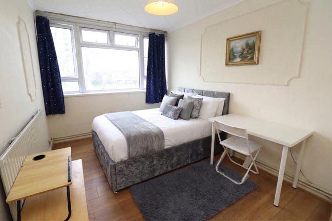 3 Bright Rooms - Close to Dlr Main Photo