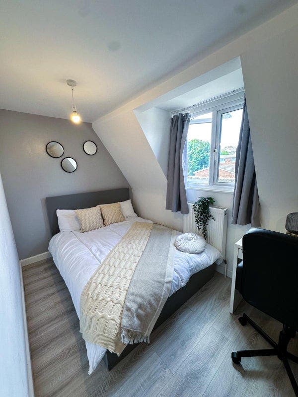 🏙️ Modern Double Room – 3B Flat in NEW CROSS Main Photo