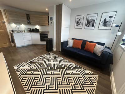 Stunning Apartment - Extremely Sought Off Area Main Photo