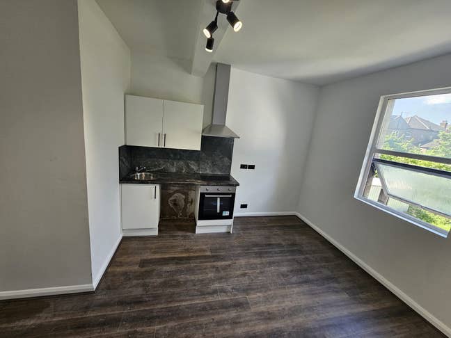 Private Fully Self Contained Studio - Refurbushed Main Photo