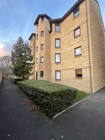 2 bedroom flat- ground floor is availalbe for rent Main Photo