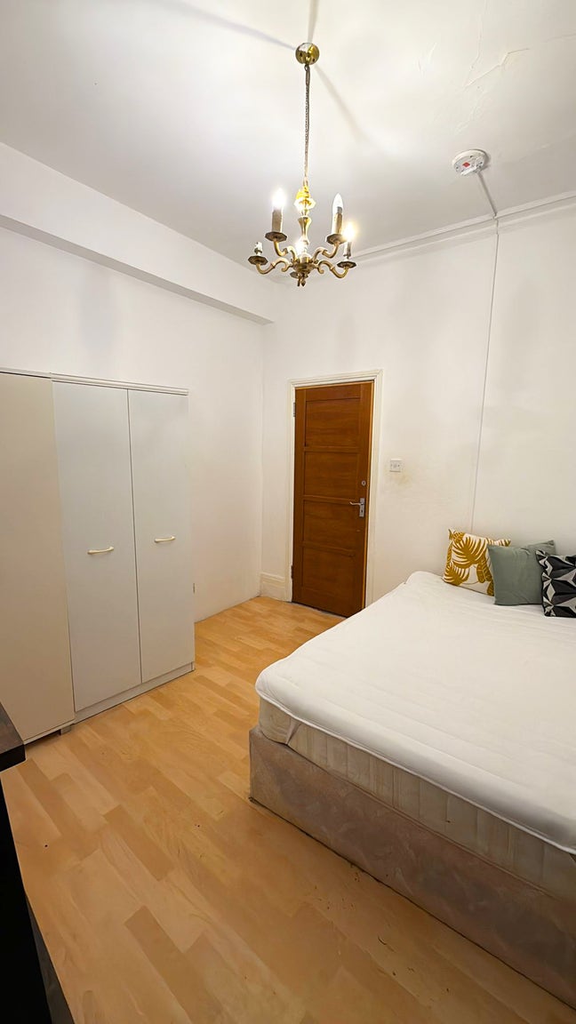 Marylebone | Unique room in Hyde Park Mansions Main Photo