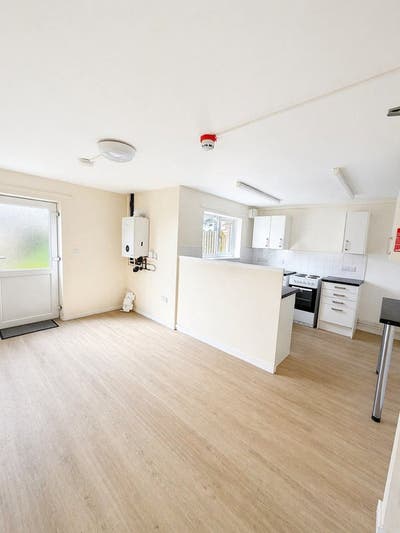 Rooms from &pound;380 pcm inc bills in Corby  Main Photo