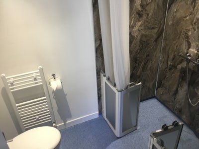 En-suite bedroom shared kitchen n, lounge  Main Photo