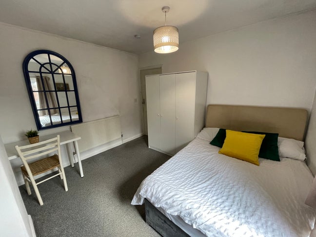 &pound;100 DEPOSIT! All Bills Included! Newark Centre Main Photo