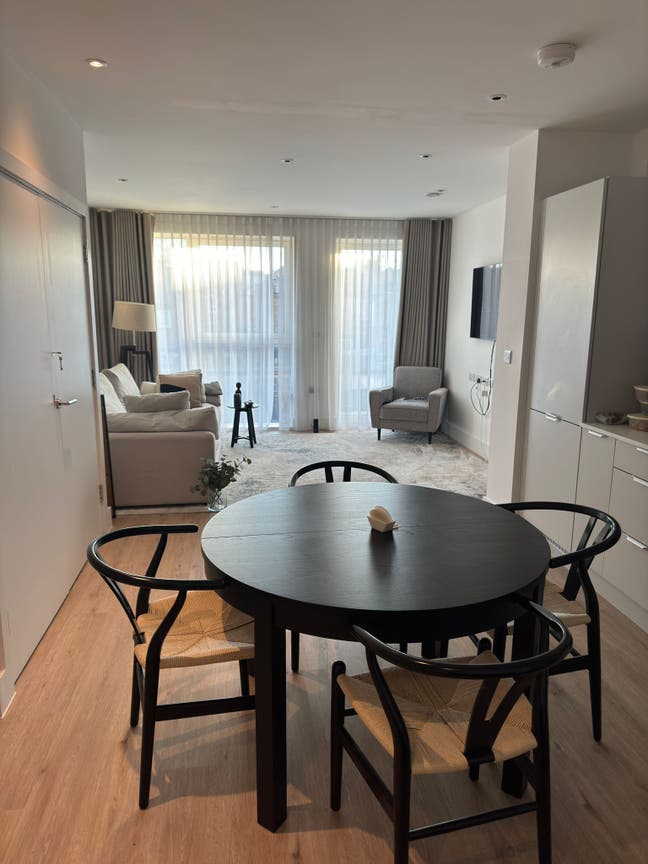 Stunning 2bed 2bath Property in East Ham Main Photo