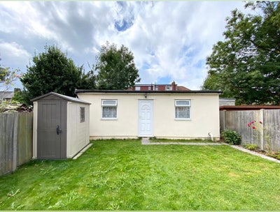 Gorgeous Studio with Amazing Garden!! Main Photo