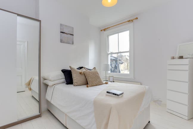 Spacious Double Room | Gordon Road, Chiswick Main Photo