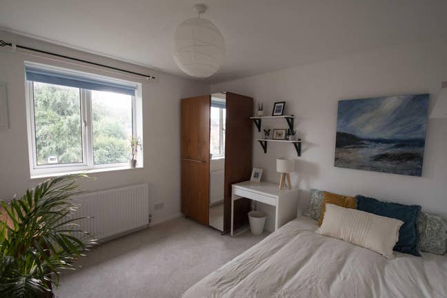  Double room available in friendly house Main Photo