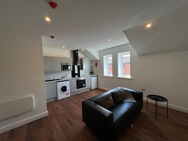 Hyde Park Flat Tenancy Takeover Main Photo