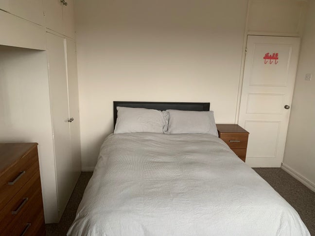 Double room for rent @ Parson's Green Main Photo