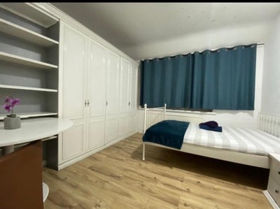 Charming large double room  Main Photo