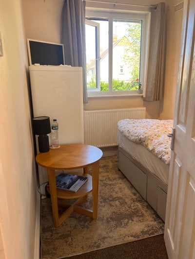 Single room nr wicksteed, rail, town Tesco  Main Photo