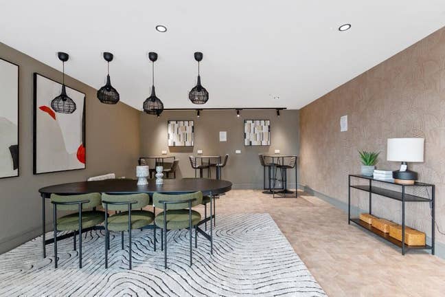 Spacious 2 Bedroom Available Sutton - SM1 Main Photo