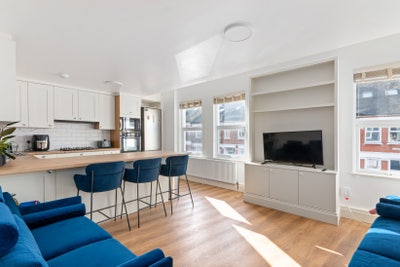 98_Gilbey_Road_Room1 Main Photo