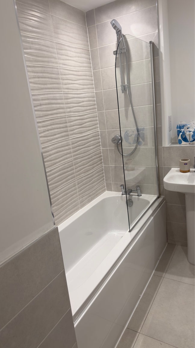 A double room in a newly built house for rent.  Main Photo